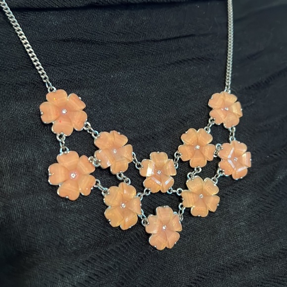 Charming Charlie peach color floral necklace - Picture 2 of 4